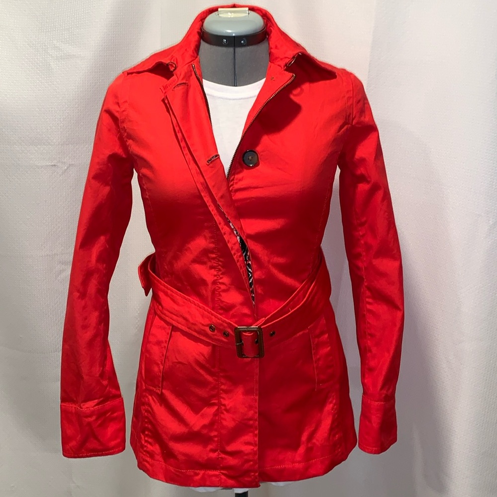 Women's Banana Republic trench coat with belt